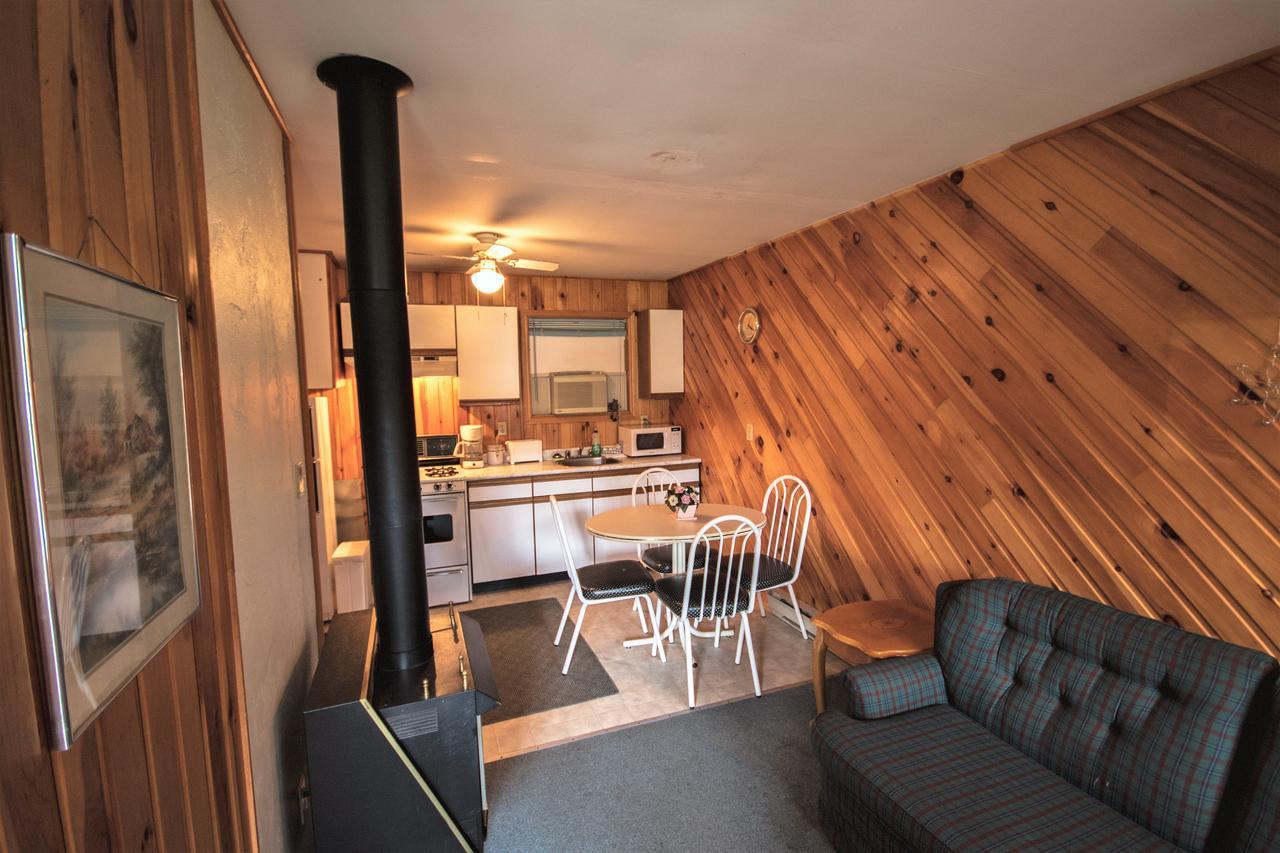 High Falls Bay Cottages, Camping & Waterpark بريسبريدج المظهر الخارجي الصورة