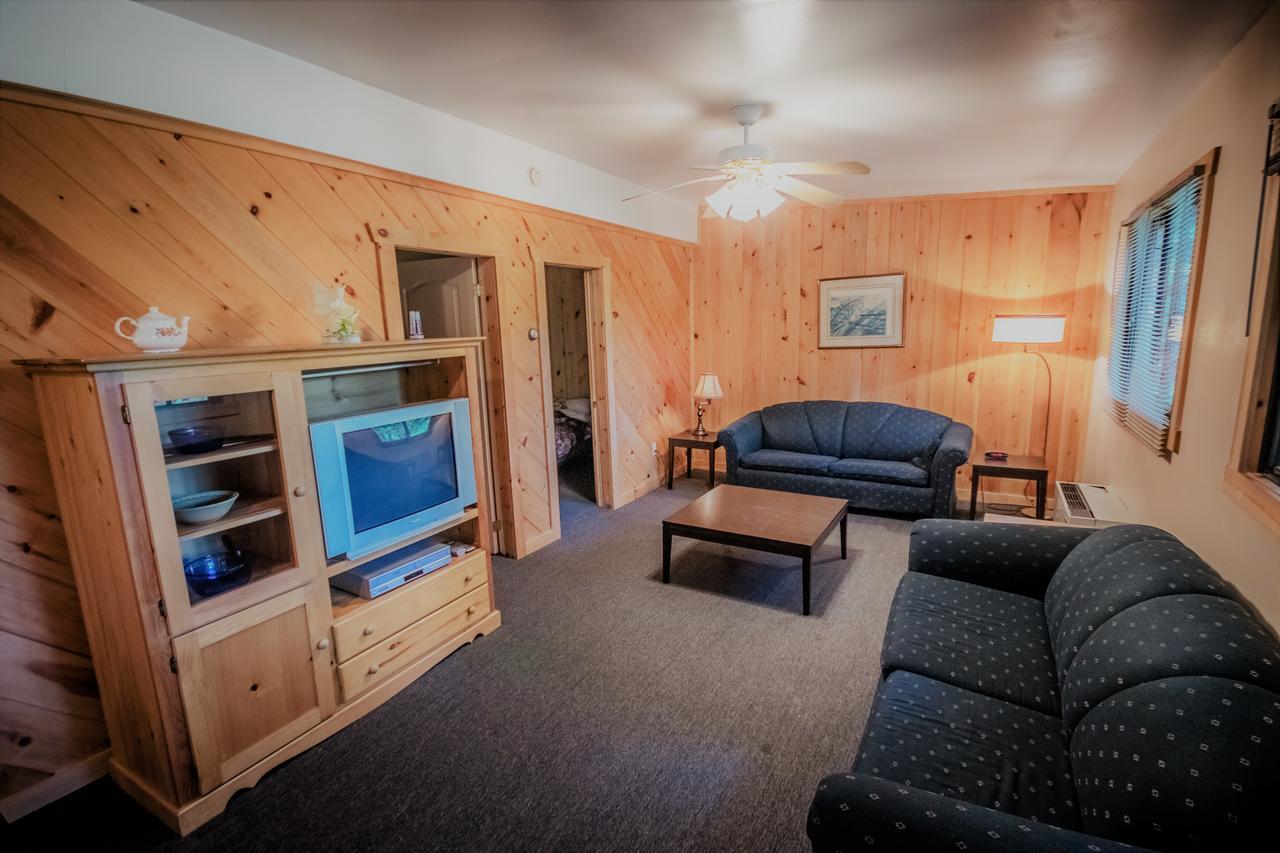 High Falls Bay Cottages, Camping & Waterpark بريسبريدج المظهر الخارجي الصورة