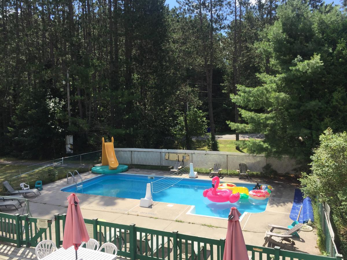 High Falls Bay Cottages, Camping & Waterpark بريسبريدج المظهر الخارجي الصورة