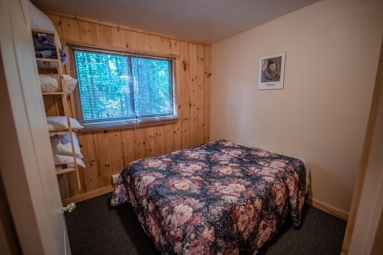 High Falls Bay Cottages, Camping & Waterpark بريسبريدج المظهر الخارجي الصورة